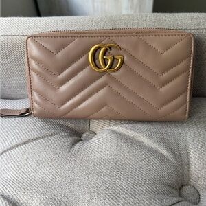 Gucci Taupe Quilted Leather Zip Wallet with Gold Double G
